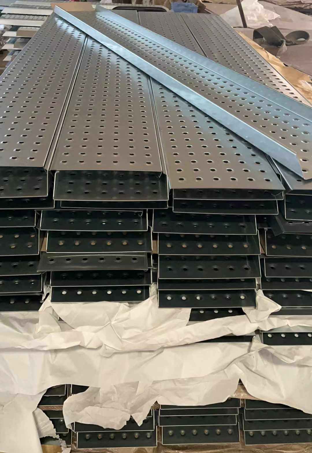 Najazd stalowy podjazd 240 cm 2 mm rampy dla niepełnosprawnych kładów logistyka budowlana maszyny 