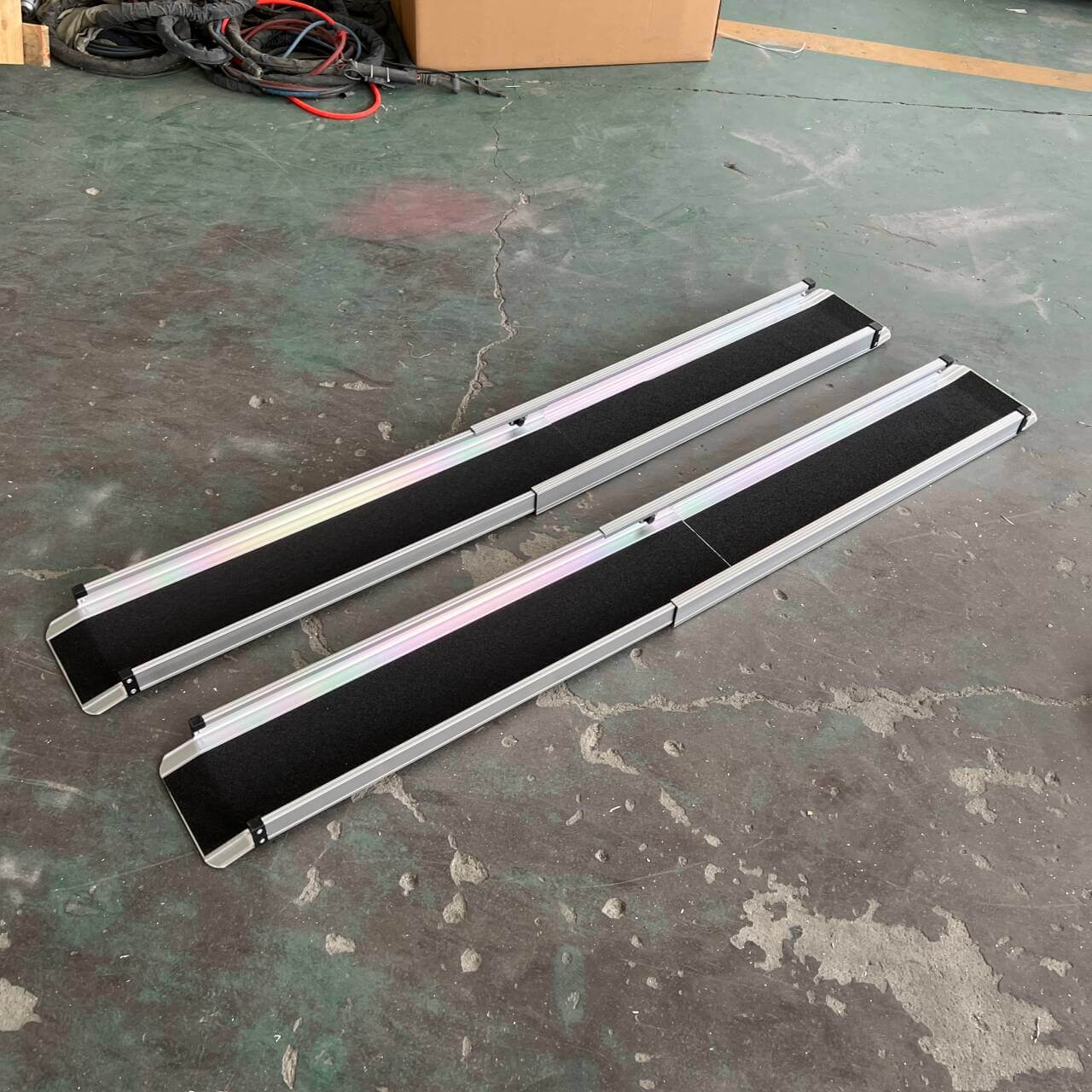 teleskopowe szyny najazdowe aluminiowe RP533A zestaw 2 szt. długość 152 cm, do 270 kg certyfikat CE
